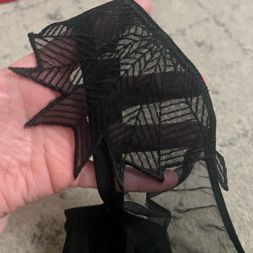 Sheer Black Lace Underwire Bra - Elegant Everyday Support size 30G - Picture 2 of 4